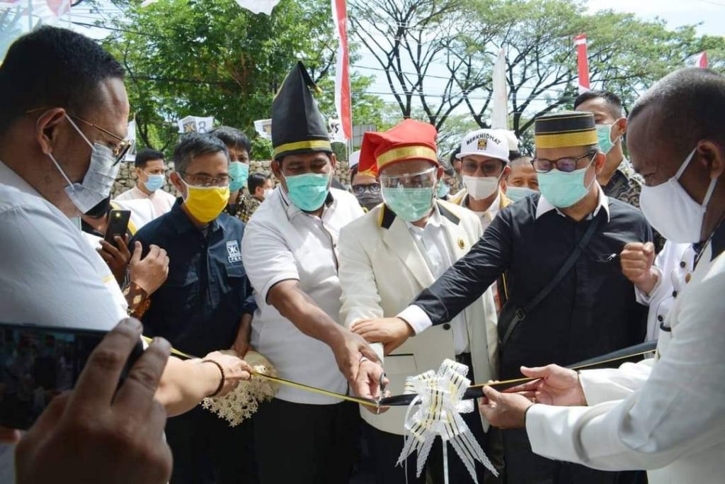 ahmad syaikhu gunting pita