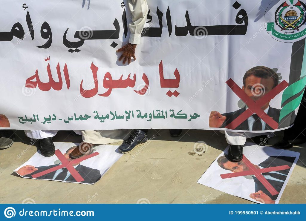 palestinians-hold-pictures-french-president-emmanuel-macron-as-protest-against-reprinting-cartoon-prophet-199950501
