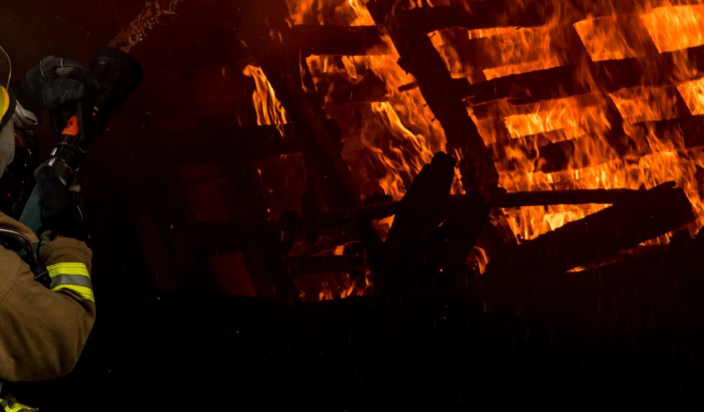 Kebakaran di Tinumbu, Puluhan Rumah Warga Hangus